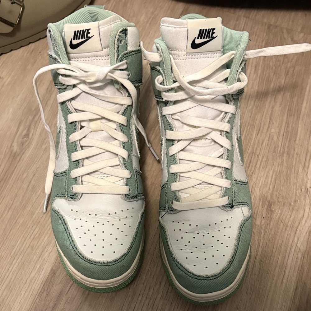 Nike High-Top Shoes in Light Green and White